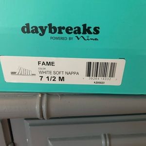 Daybreaks slide sandals new - 7.5